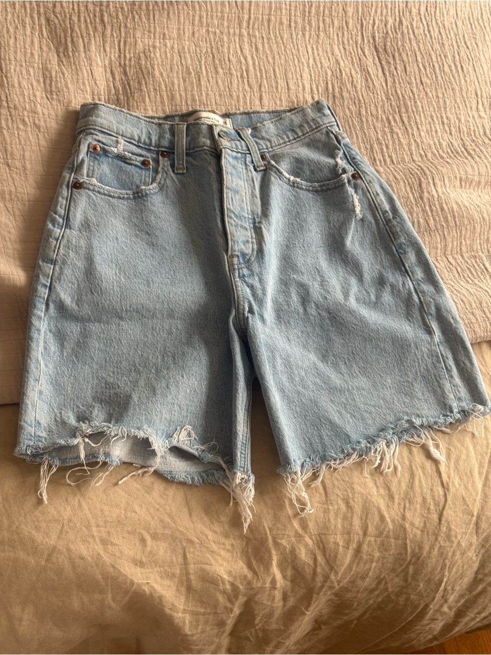Abercrombie & Fitch Light Blue Distressed Denim Shorts 7” Dad Short High Rise